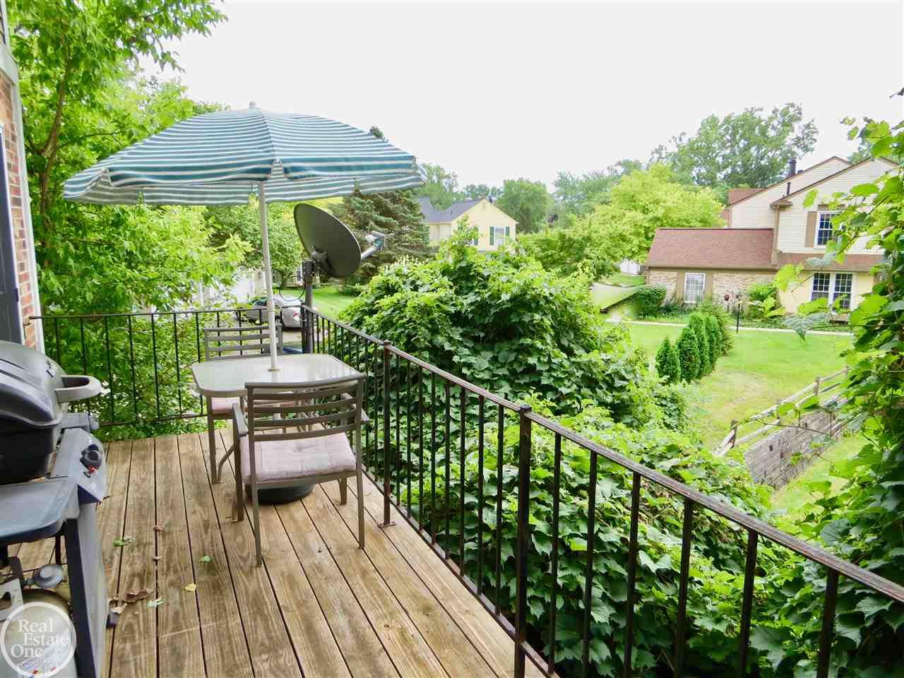 1396 Crescent Lane, Unit 336 Rochester Hills, MI 48306 - Photo 13 of 33