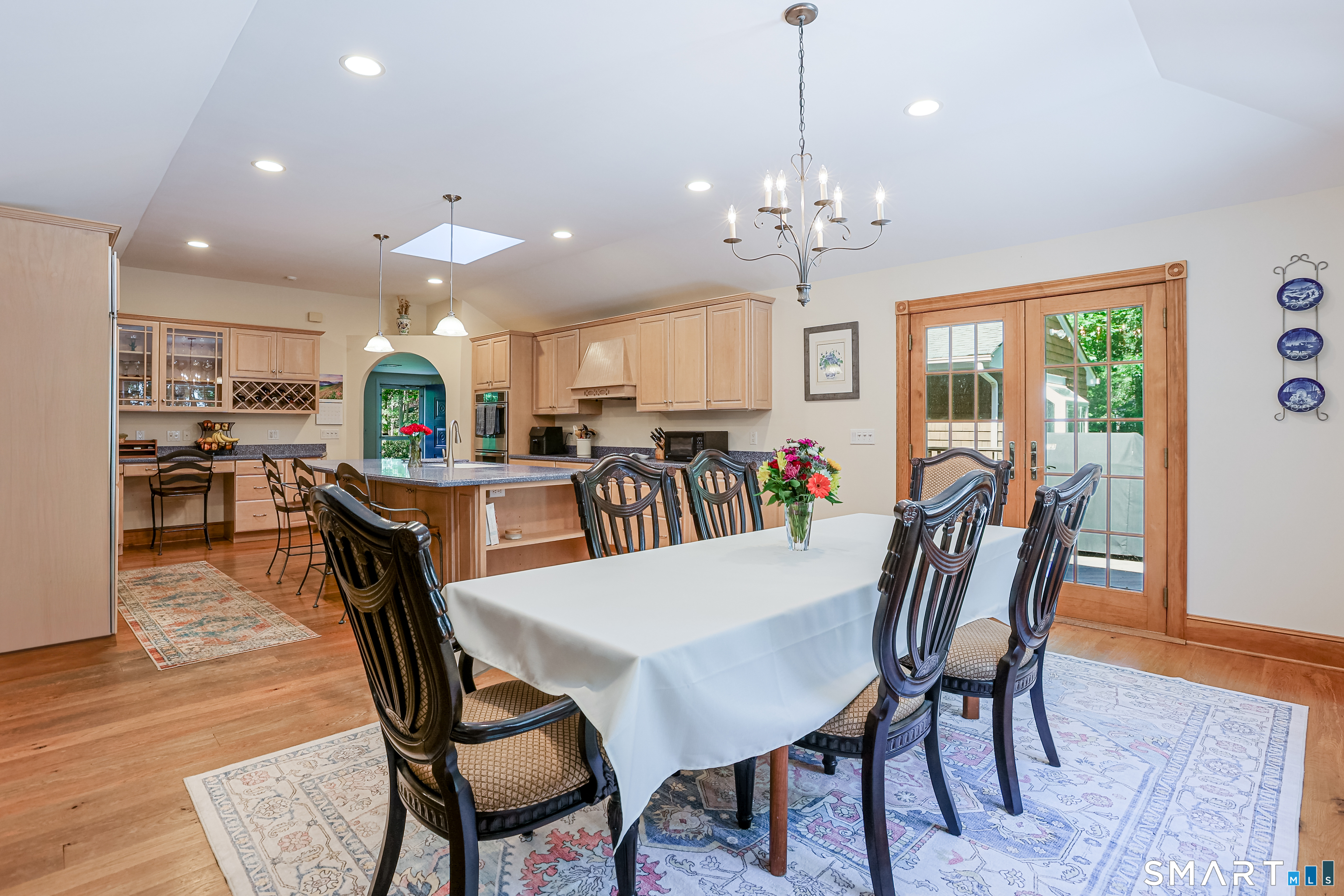 21 Geneva Road Norwalk, CT 06850 - Photo 8 of 36