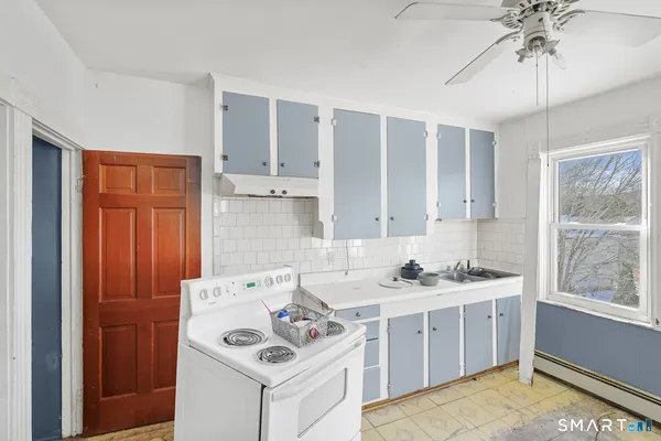 a view of a livingroom with furniture and entryway