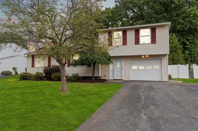 $260,000 | 211 Windebank Lane, Manlius, NY 13116