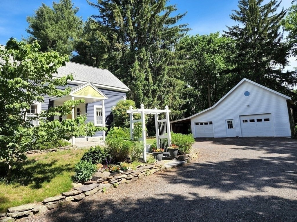 10 Bulkeley Road Littleton, MA 01460 - Photo 3 of 20