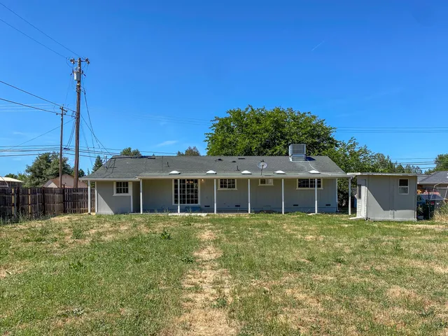 a view of a house with a yard