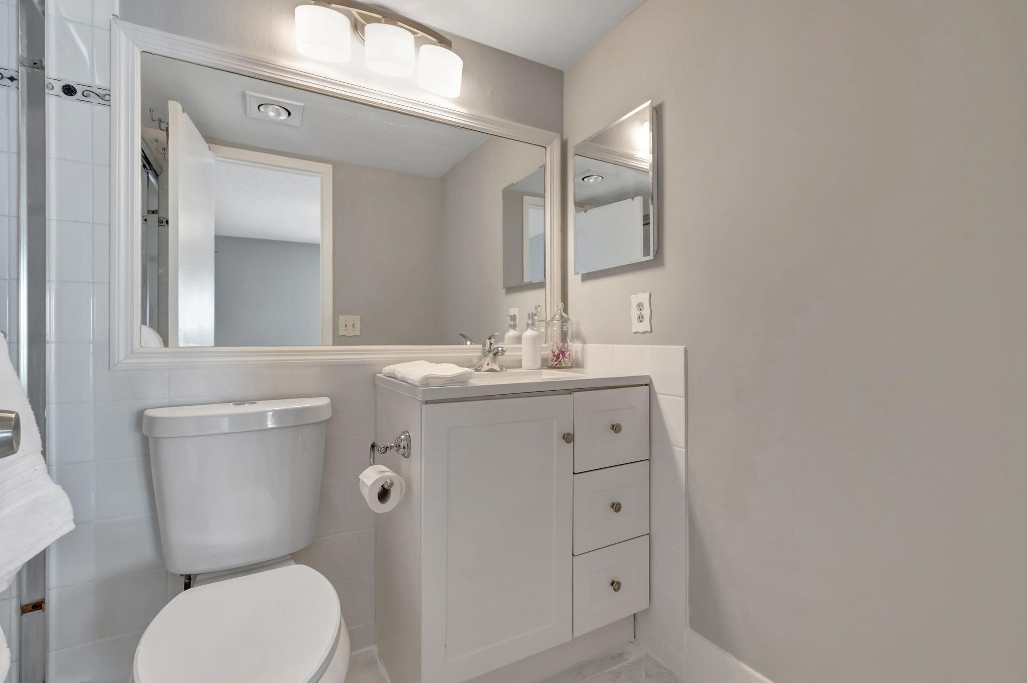 3031 Cornwall East Boca Raton, FL 33434 - Photo 21 of 84 a bathroom with a toilet a sink and mirror