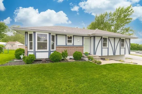 $249,000 | 2601 Southeast 5th Street, Blue Springs, MO 64014