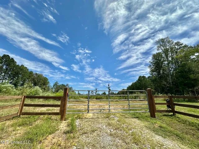 $205,000 | 133 Ross Road, Camden, MS 39045