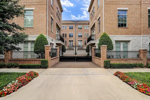 $775,000 | 3928 West Main Street, Houston, TX 77027