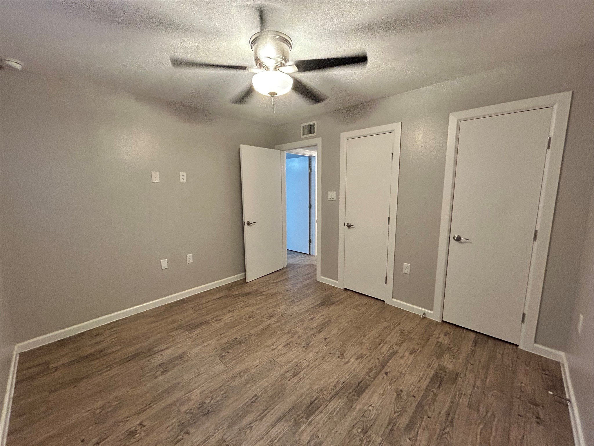 2810 Beauchamp Street, Unit 19 Houston, TX 77009 - Photo 20 of 21 wooden floor in an empty room with a chandelier fan
