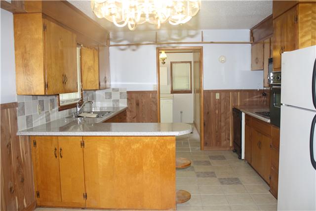 115 Sears Roebuck Road Tullahoma, TN 37388 - Photo 5 of 18 Another view of the kitchen. All appliances stay including cook top, oven, dishwasher, microwave and refrigerator.