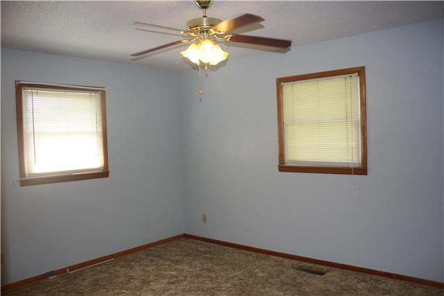 115 Sears Roebuck Road Tullahoma, TN 37388 - Photo 8 of 18 Master bedroom has direct access to bathroom with whirlpool tub.