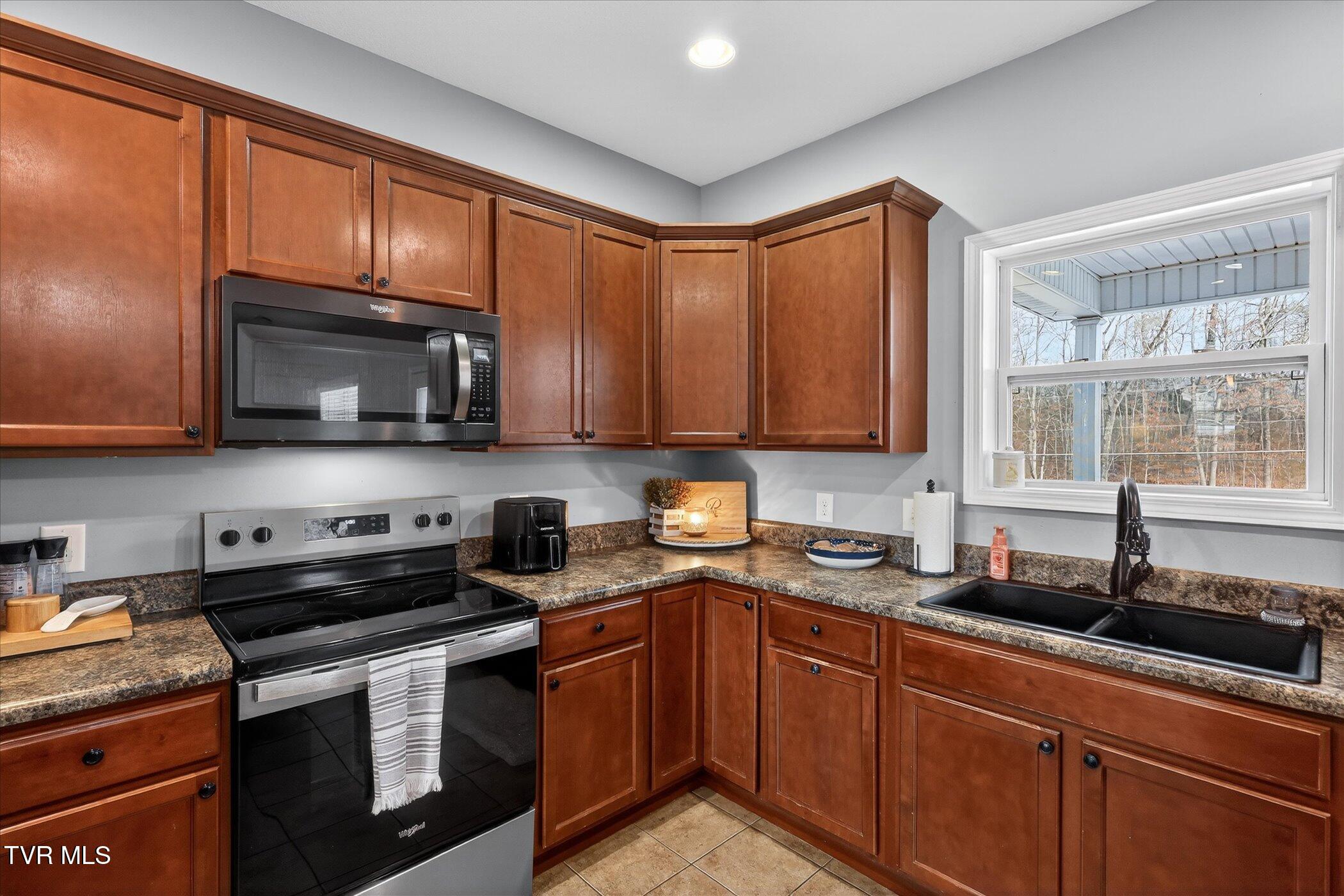 512 Cameron Court Jonesborough, TN 37659 - Photo 11 of 48 14-512-Cameron-Ct-Jonesborough-TN-37659-