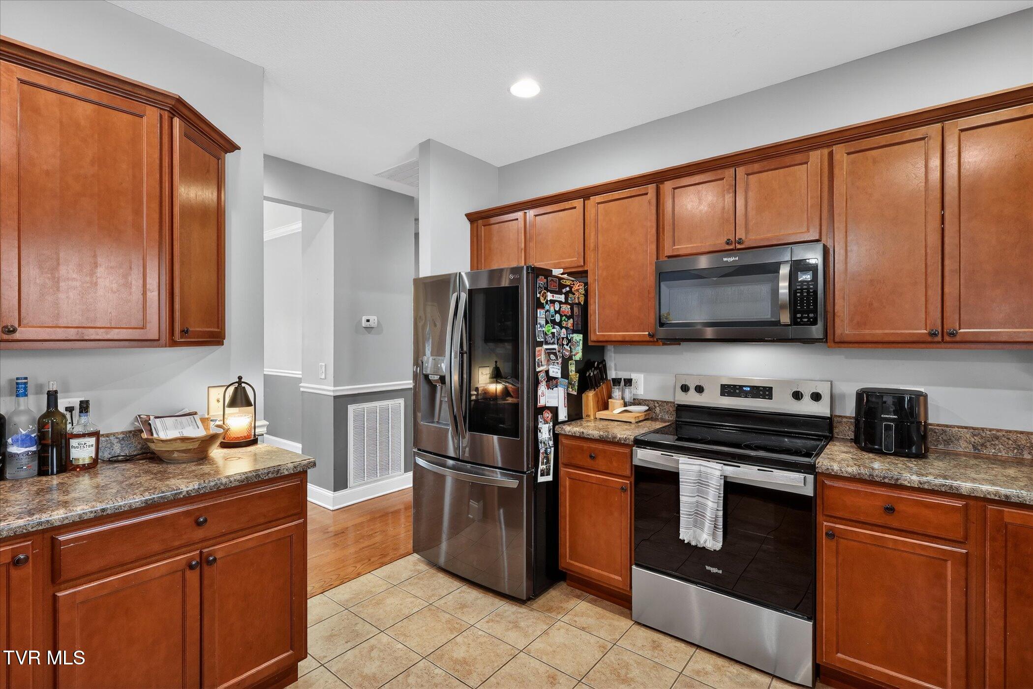 512 Cameron Court Jonesborough, TN 37659 - Photo 10 of 48 13-512-Cameron-Ct-Jonesborough-TN-37659-