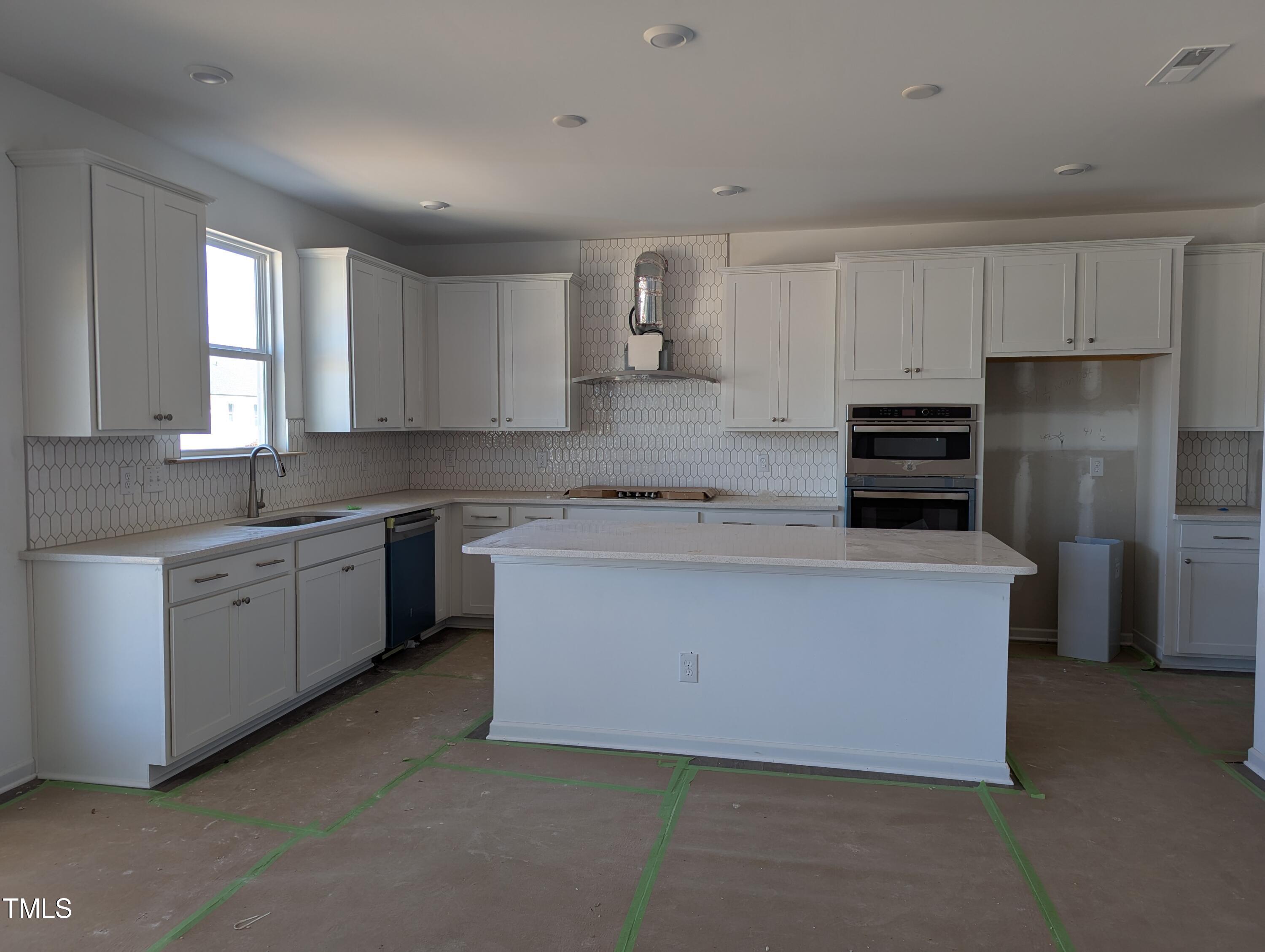 641 Sun Mdw Drive Wake Forest, NC 27587 - Photo 3 of 53 PXL_20241022_183651986_Asya Lebeau