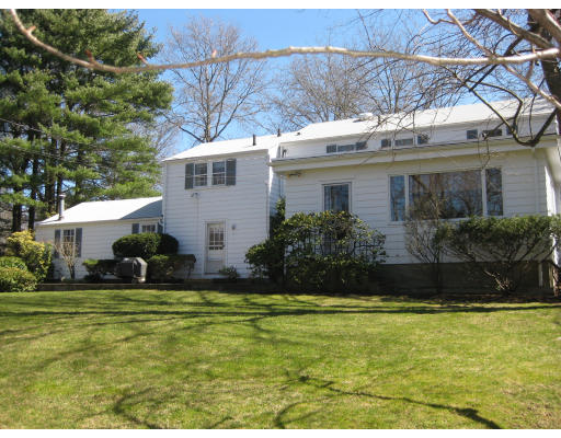 22 Carlton Road Marblehead, MA 01945 - Photo 8 of 11