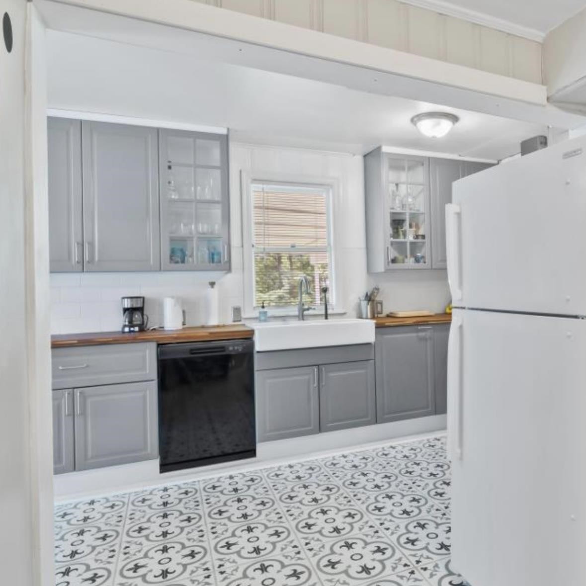 1049 McEvers Road Memphis, TN 38111 - Photo 17 of 28 a kitchen with a refrigerator and a sink