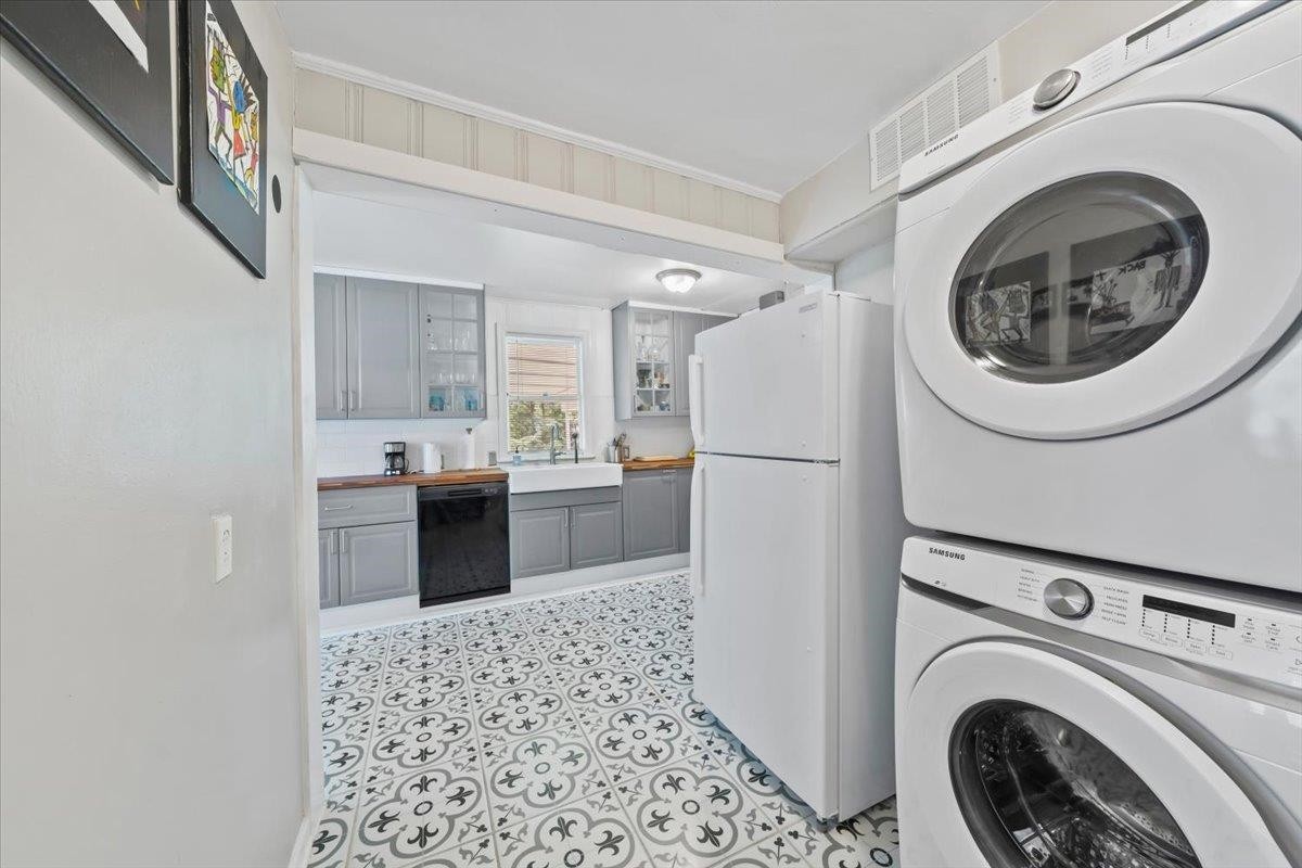 1049 McEvers Road Memphis, TN 38111 - Photo 21 of 28 a kitchen with a refrigerator sink and cabinets
