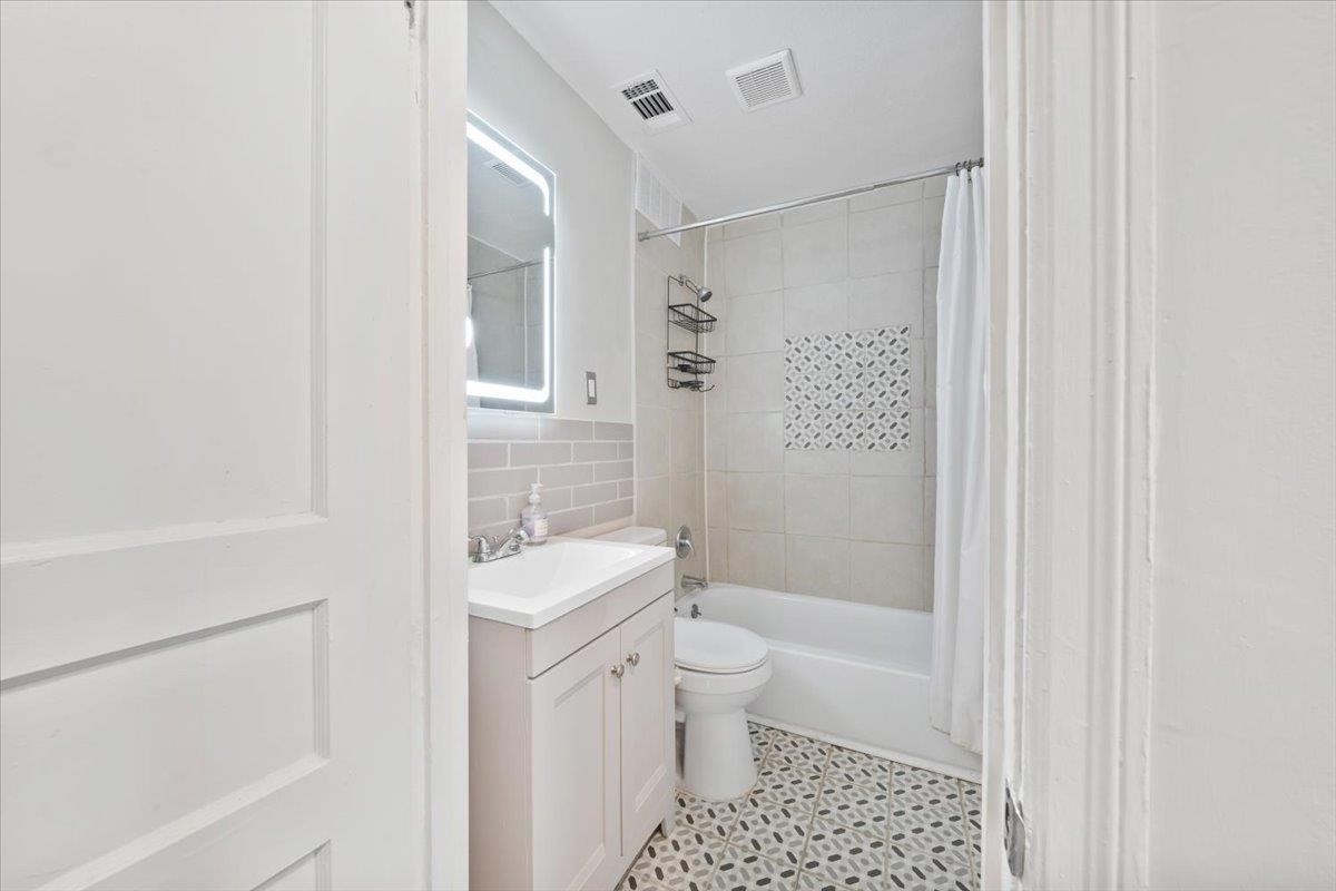 1049 McEvers Road Memphis, TN 38111 - Photo 24 of 28 a bathroom with a sink a toilet and shower