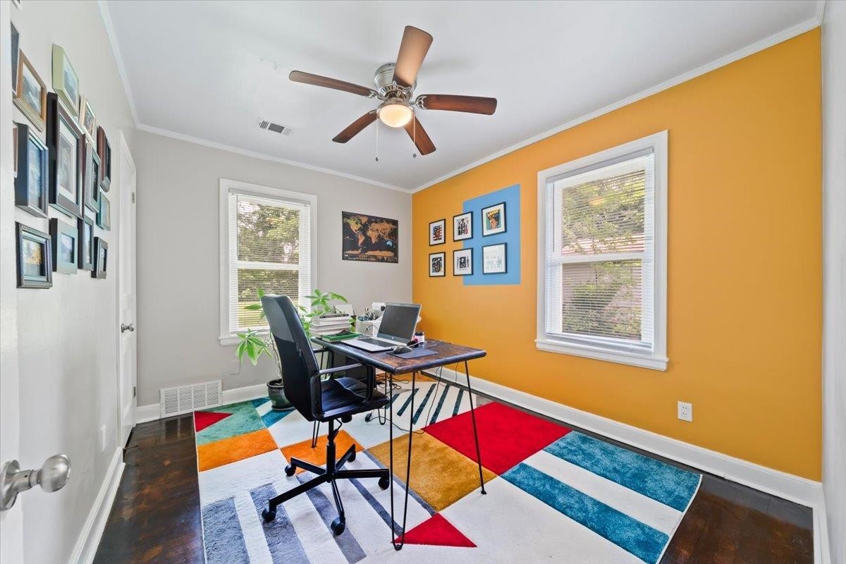 1049 McEvers Road Memphis, TN 38111 - Photo 25 of 28 a workspace with furniture workspace and a window