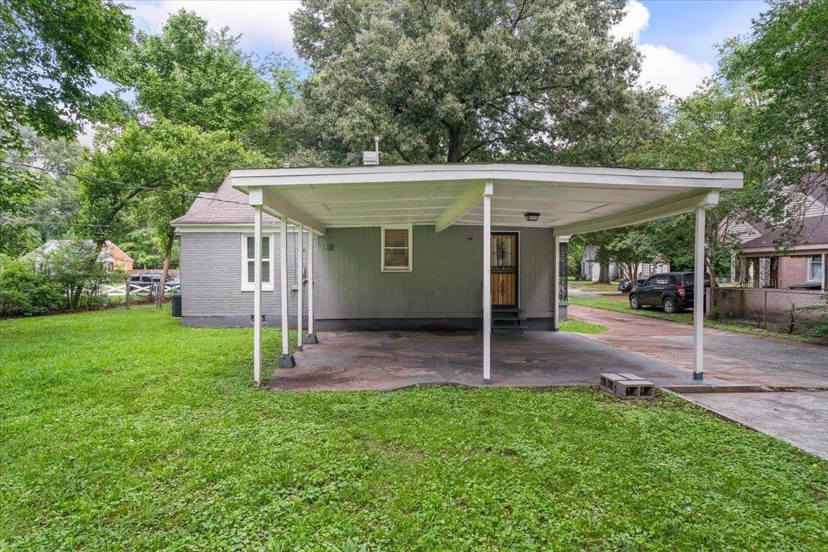 1049 McEvers Road Memphis, TN 38111 - Photo 7 of 28 a view of a small yard and front view of a house