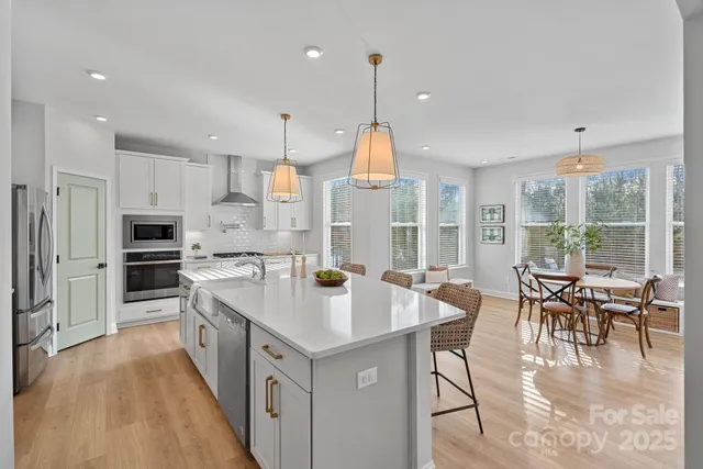 $715,000 | 2253 Masons Bend Drive, Fort Mill, SC 29708