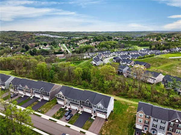$400,000 | 471 Dogwood Lane, McDonald, PA 15057