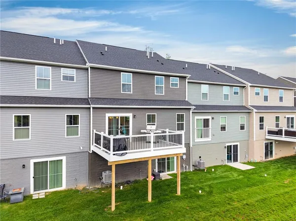 $400,000 | 471 Dogwood Lane, McDonald, PA 15057