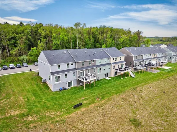 $400,000 | 471 Dogwood Lane, McDonald, PA 15057
