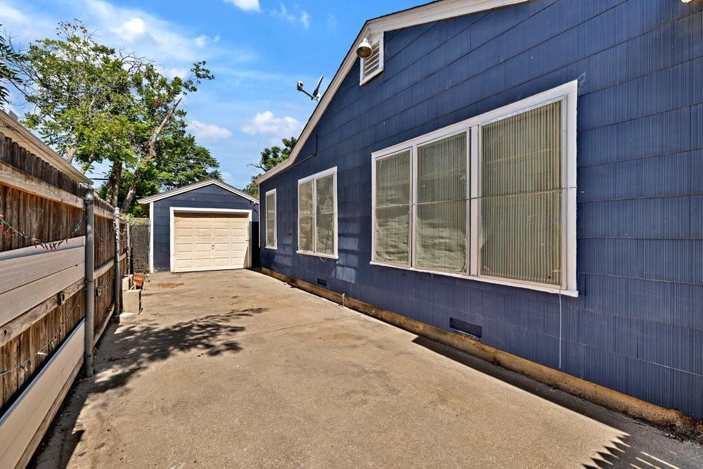 2716 Wayside Avenue Fort Worth, TX 76110 - Photo 27 of 34 a view of a backyard of a house