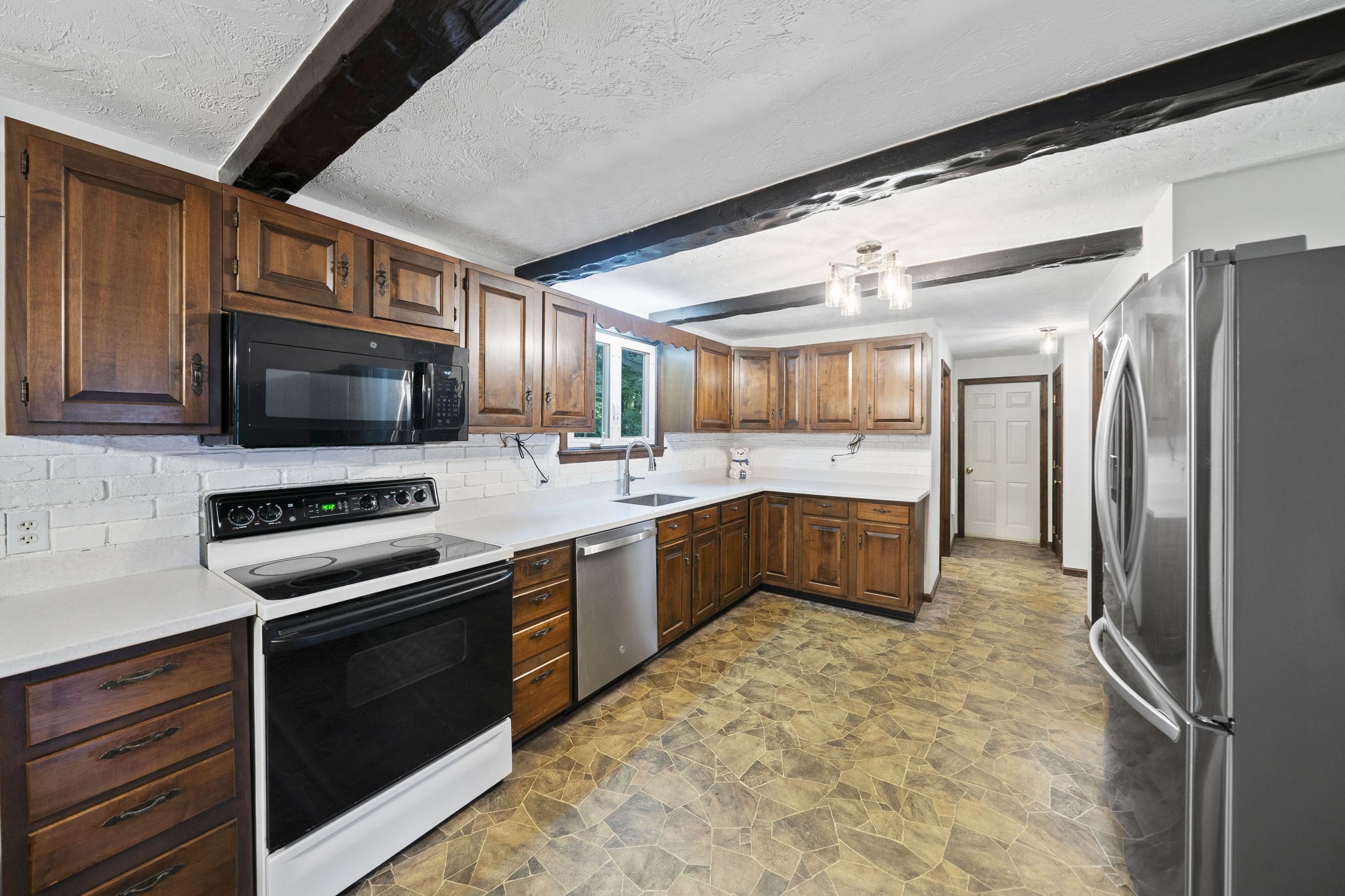 44 Pine Island Road Hanover, MA 02339 - Photo 7 of 37 Gallery Image 7
