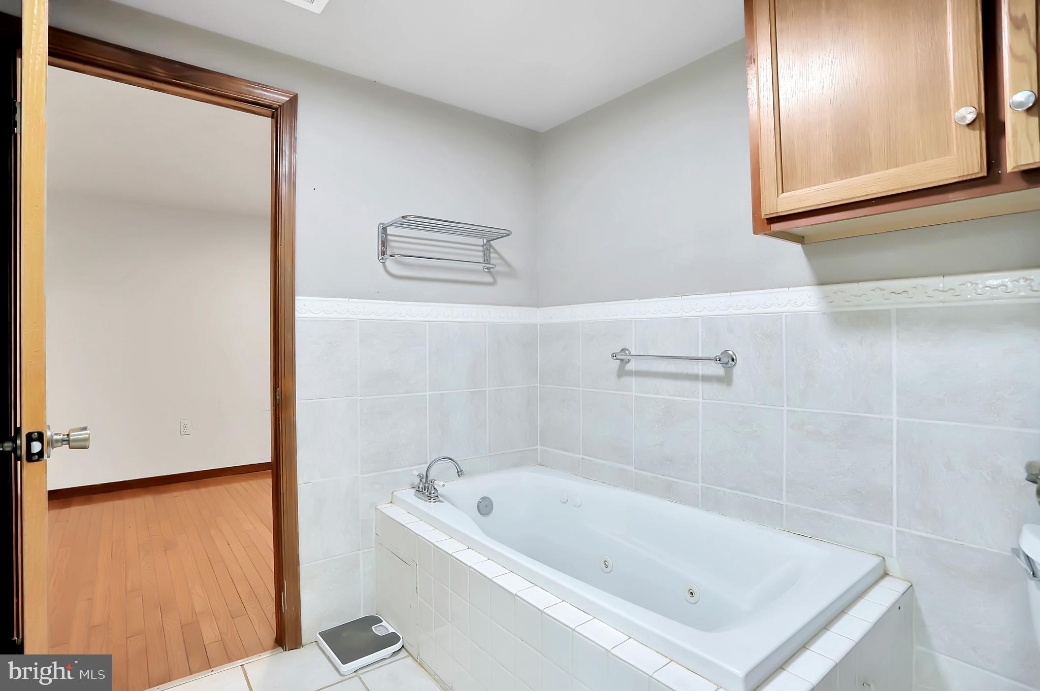 8802 Mapleville Road Mount Airy, MD 21771 - Photo 15 of 31 Full Bath