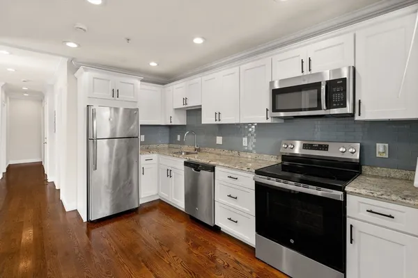 $2,700 | 39 West Walnut Street, Unit 1, Boston, MA 02119