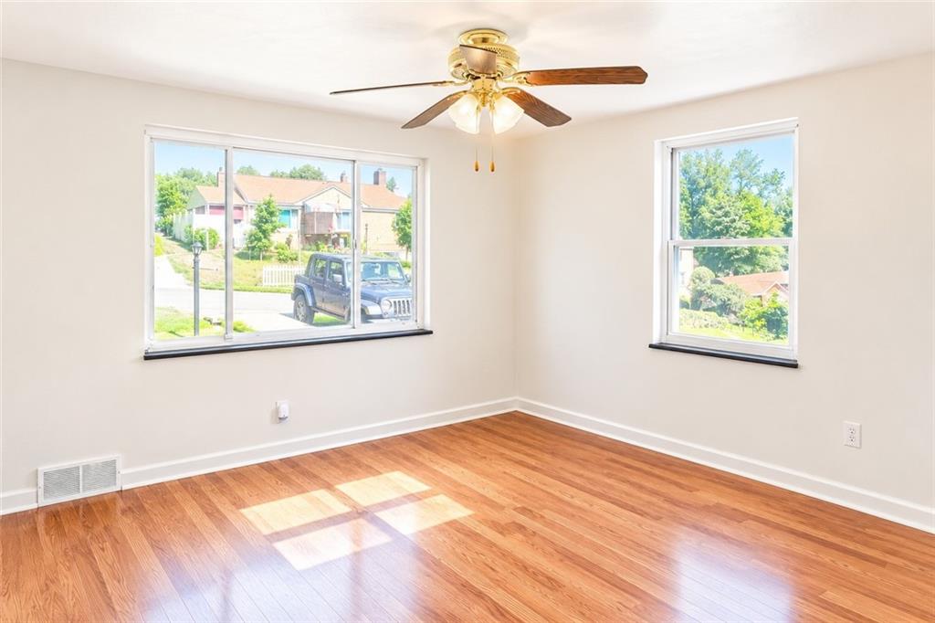 1046 Hastie Road Pittsburgh, PA 15234 - Photo 7 of 23 Gallery Image 7