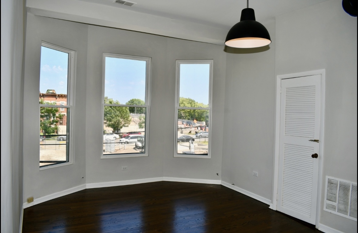 867 East Pershing Road, Unit 2 Chicago, IL 60653 - Photo 4 of 8