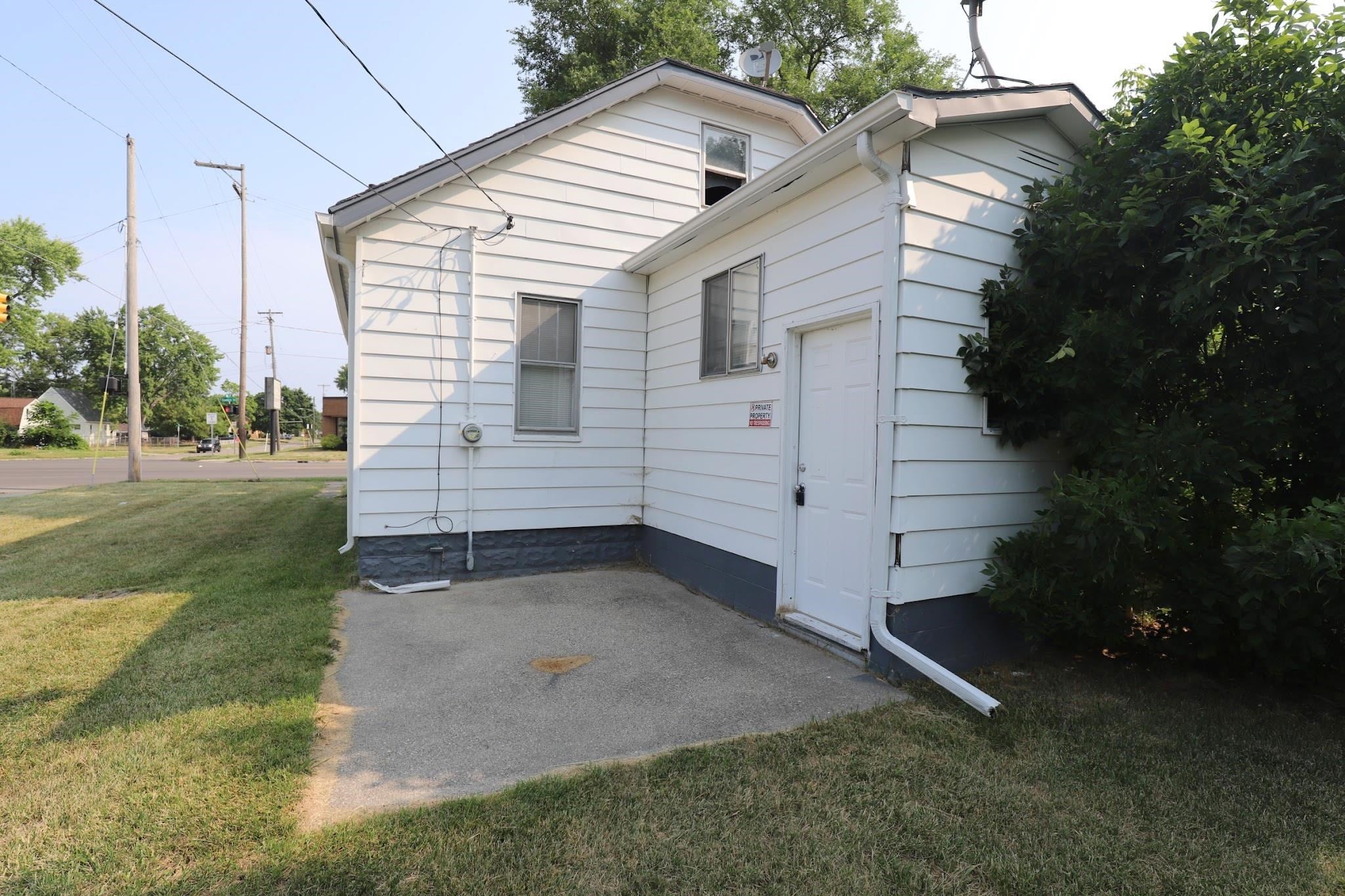 3702 Davison Road Flint, MI 48506 - Photo 15 of 18 Gallery Image 15