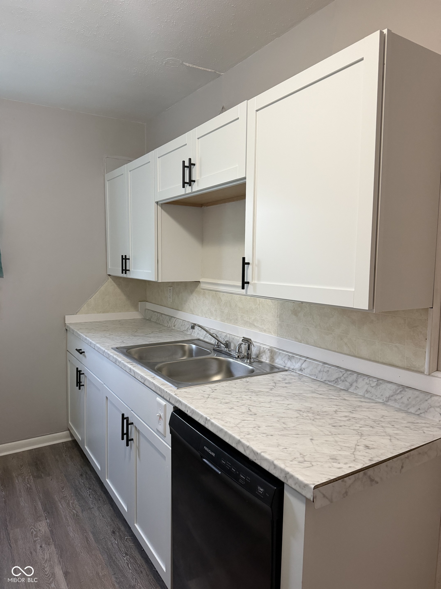 3015 South Holt Road, Unit B Indianapolis, IN 46221 - Photo 3 of 9 Gallery Image 3