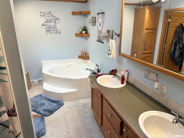 $198,000 | 1219 Buchanan Road, Iuka, IL 62849