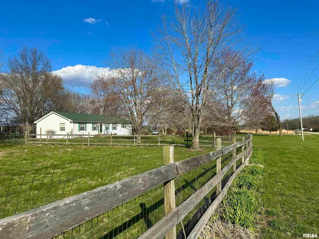 $198,000 | 1219 Buchanan Road, Iuka, IL 62849