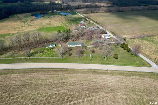 $198,000 | 1219 Buchanan Road, Iuka, IL 62849