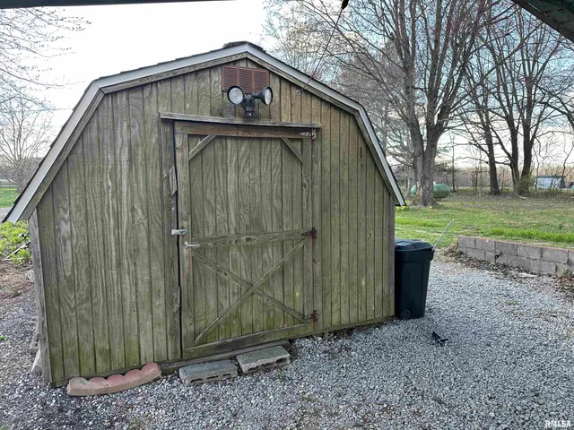 $198,000 | 1219 Buchanan Road, Iuka, IL 62849