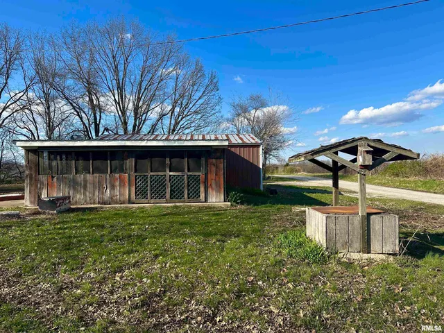 $198,000 | 1219 Buchanan Road, Iuka, IL 62849