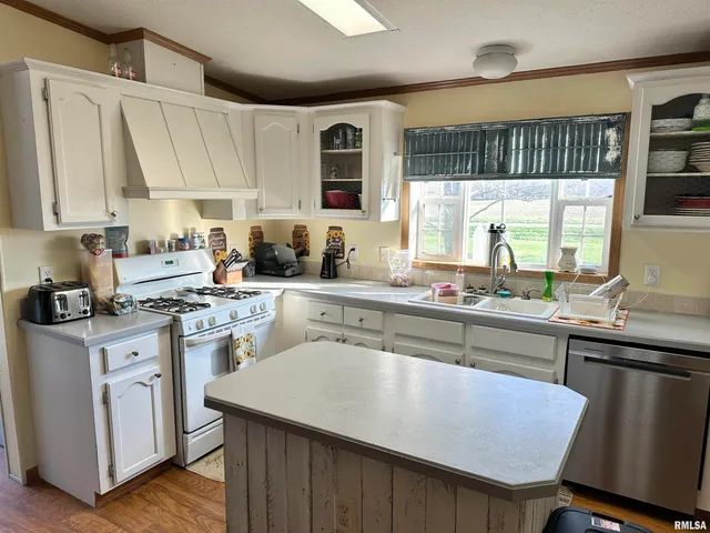 $198,000 | 1219 Buchanan Road, Iuka, IL 62849