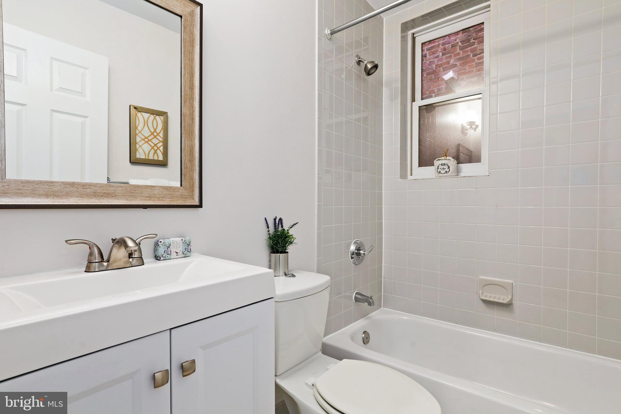 1440 Columbia Road Northwest, Unit 301 Washington, DC 20009 - Photo 18 of 30 Gallery Image 18