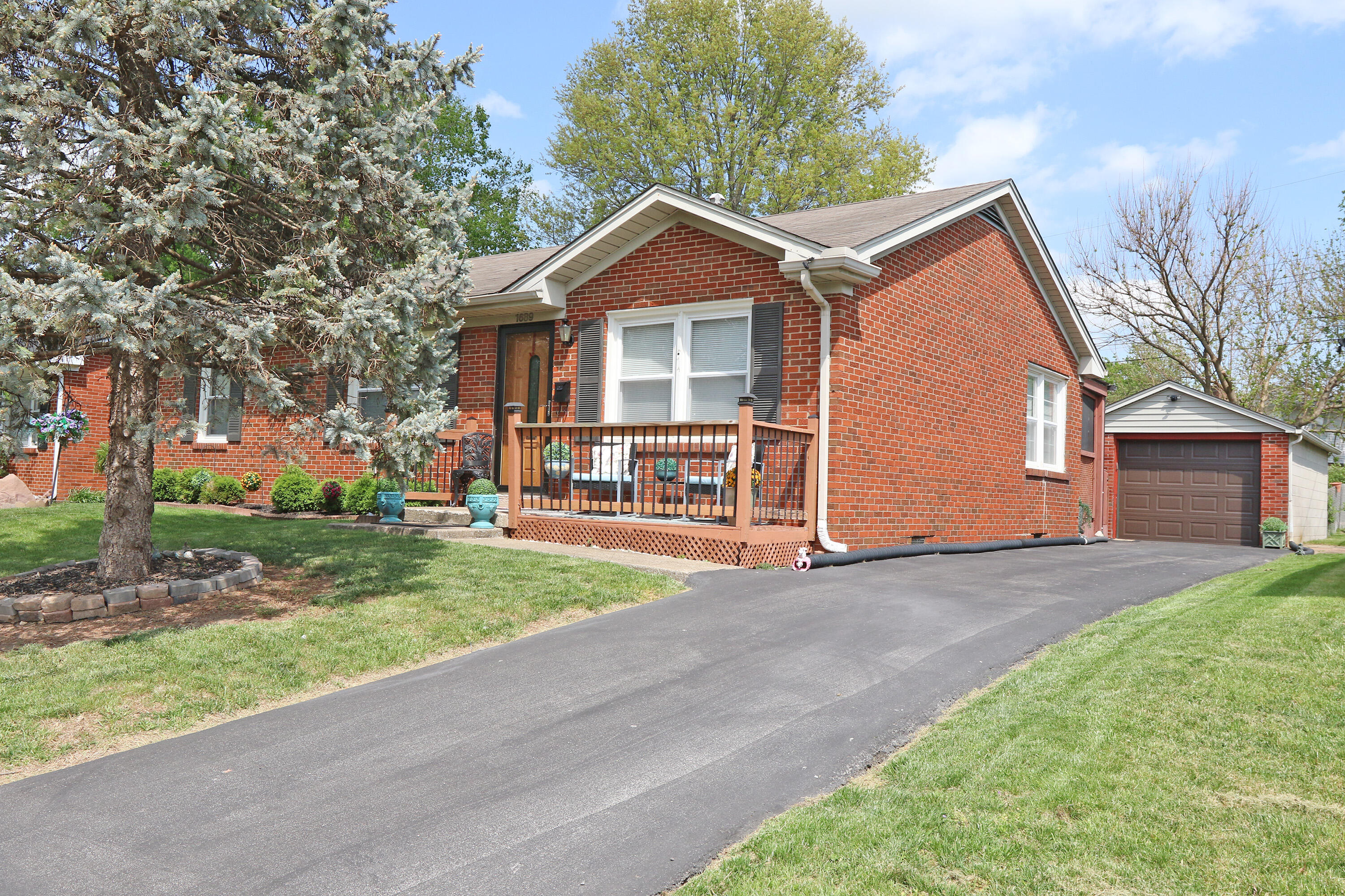 1689 Harrogate Road Lexington, KY 40505 - Photo 1 of 32 1