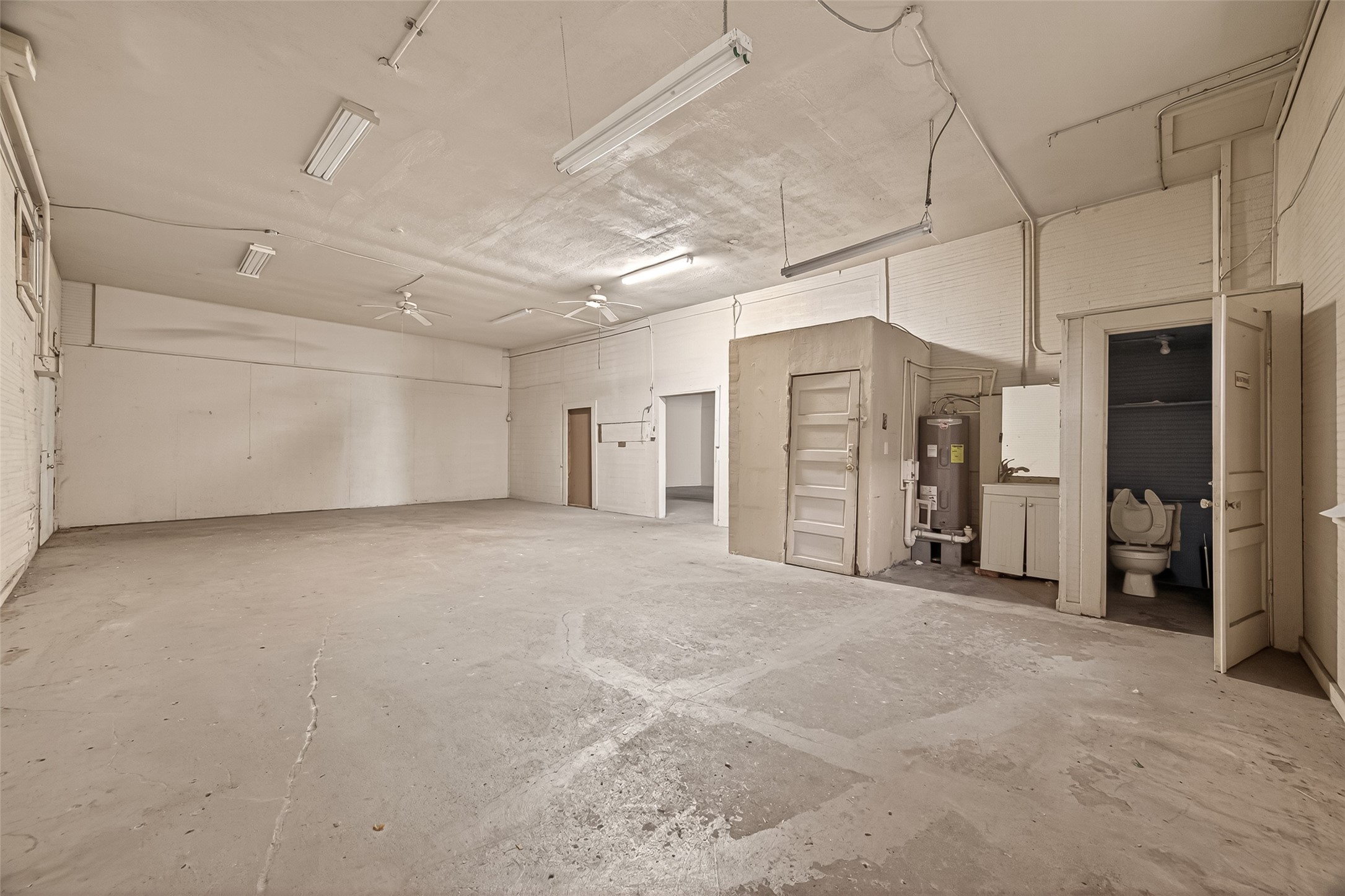 2102 Common Street Houston, TX 77009 - Photo 11 of 22