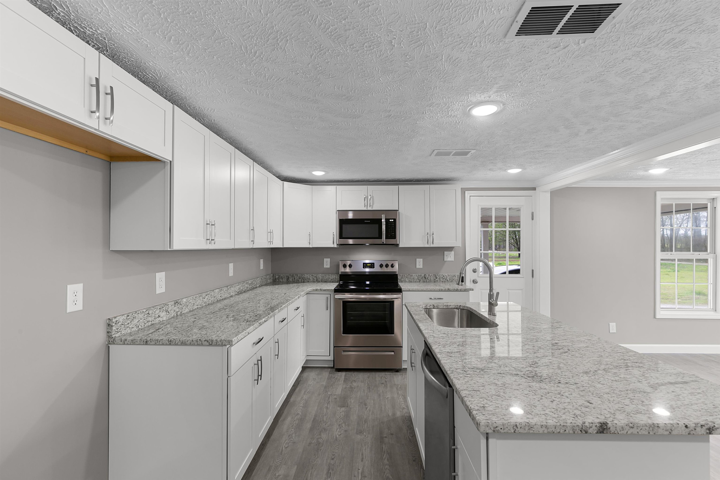 1037 Perry Switch Road Jackson, TN 38301 - Photo 8 of 19 Photo 8