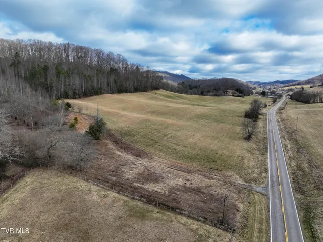 $359,000 | 3203 Gate City Highway, Bristol, VA 24202