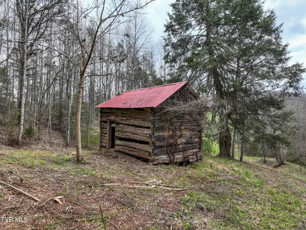 $359,000 | 3203 Gate City Highway, Bristol, VA 24202