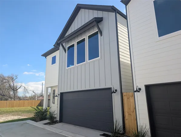 $2,095 | 8316 Curry Road, Unit A, Houston, TX 77093