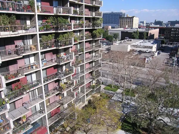 $1,260 | 255 South Hill Street, Los Angeles, CA 90012