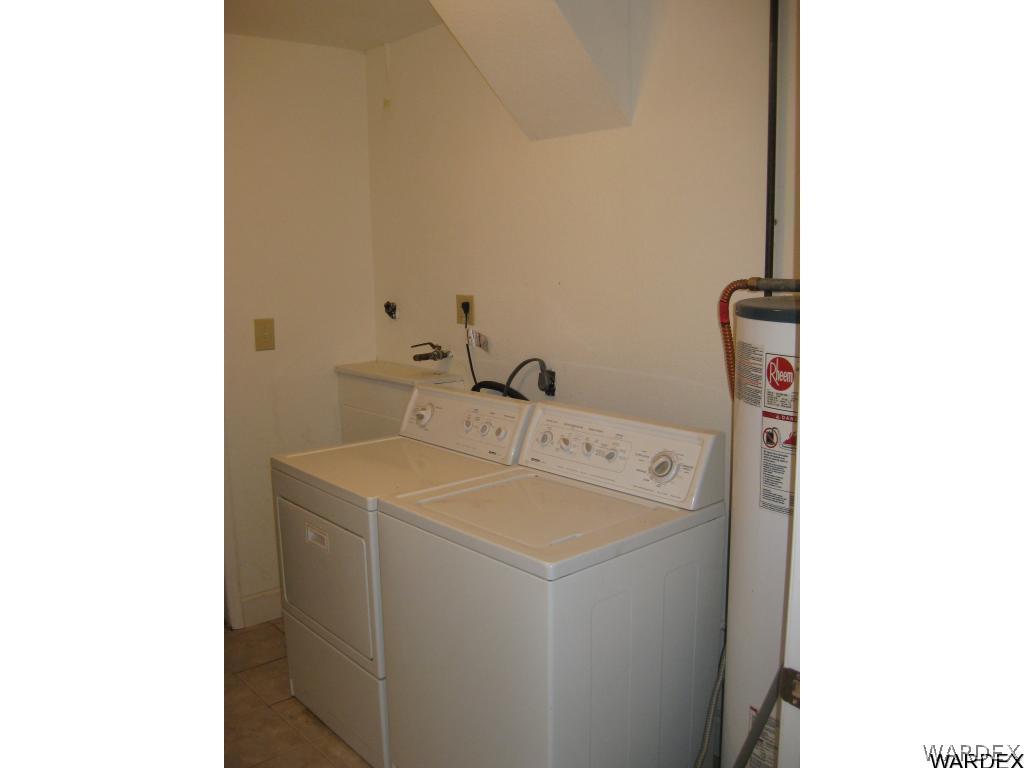 2676 South Dw Ranch Road Kingman, AZ 86401 - Photo 17 of 35 Laundry room