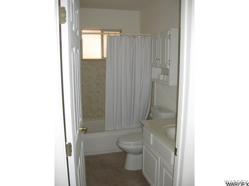 2676 South Dw Ranch Road Kingman, AZ 86401 - Photo 18 of 35 Guest bath